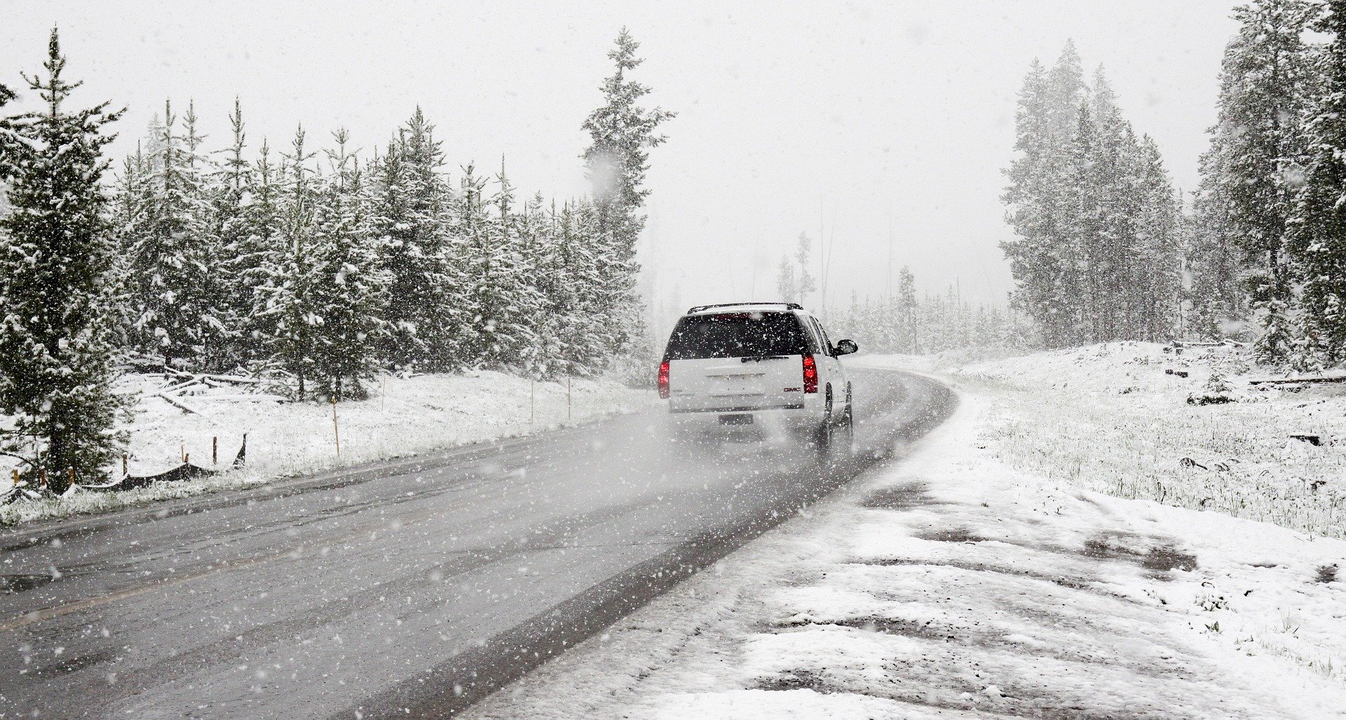 coche nieve viaje invierno carretera